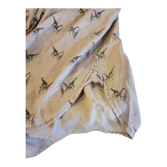 Jane and Delancey Giraffe Print Button Down Shirt Gray 100% Lyocell Size Large - Picture 9 of 12